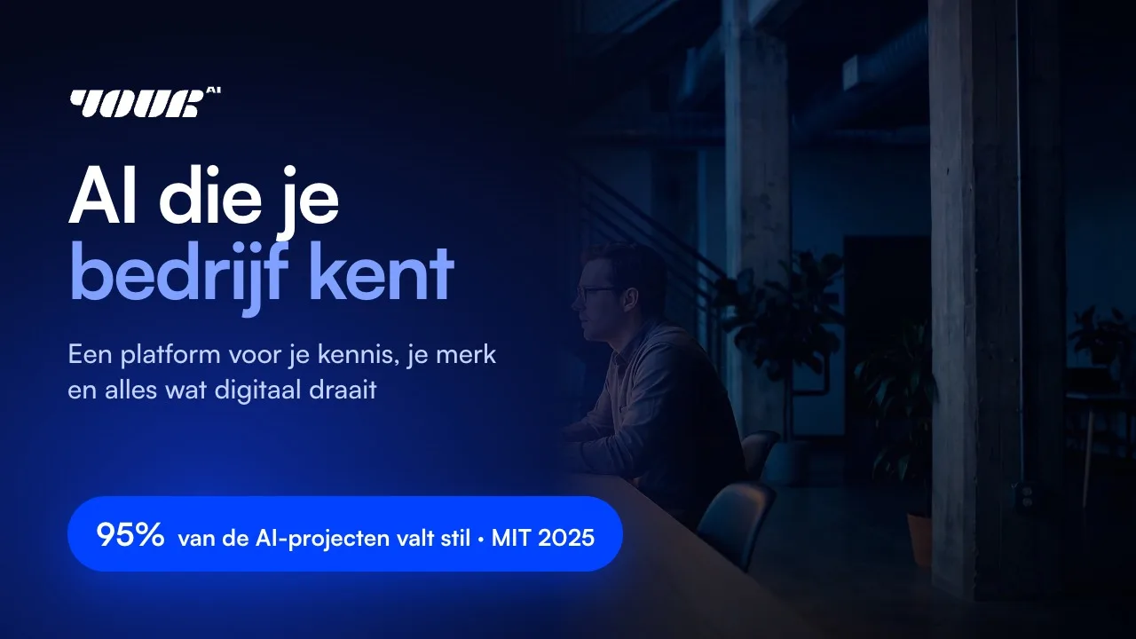 Stilbeeld uit de film: iemand kijkt uit het raam van een kantoor bij avond.